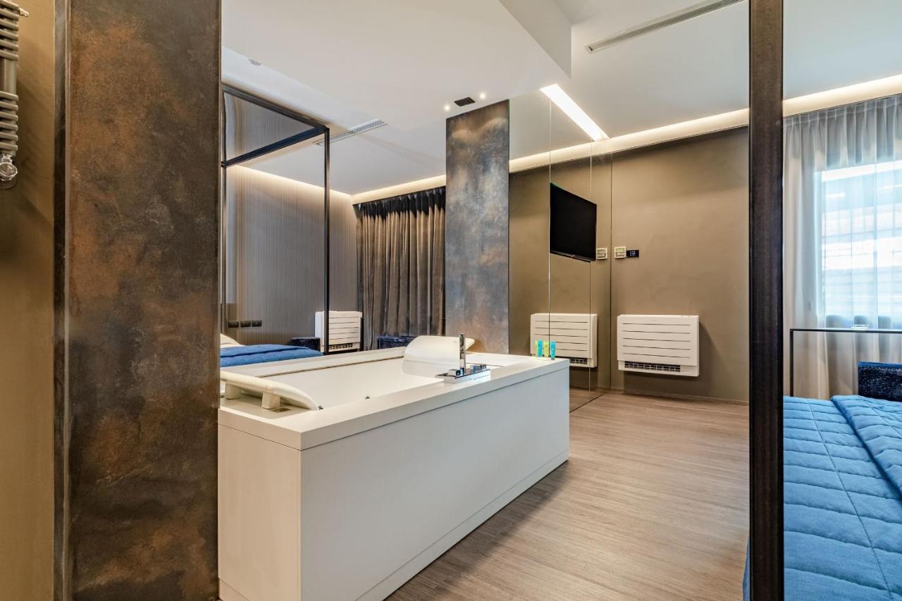 Caponago Motel Rona מראה חיצוני תמונה