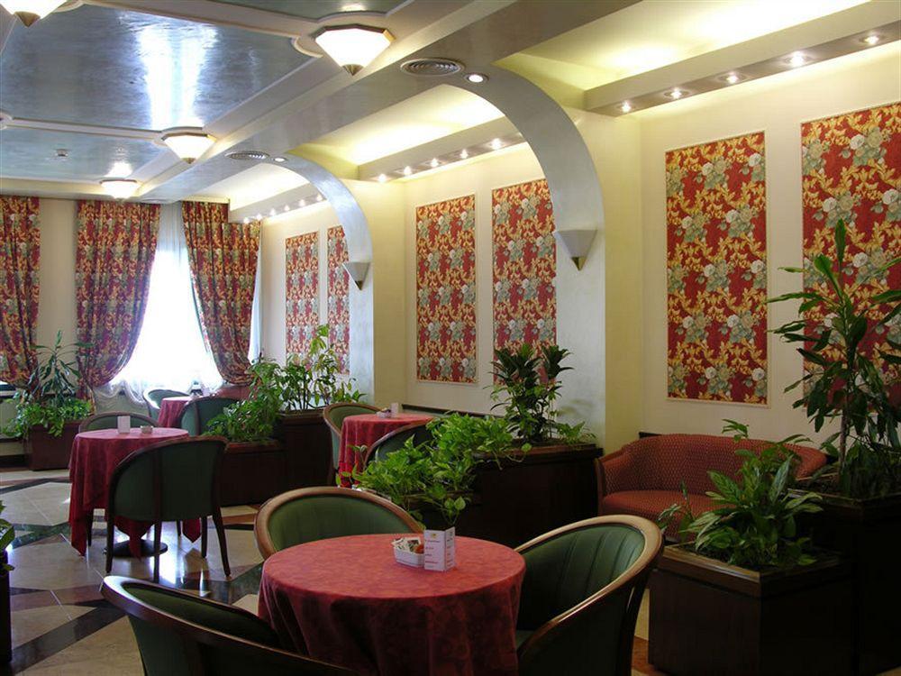 Caponago Motel Rona מראה חיצוני תמונה