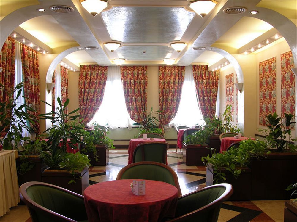 Caponago Motel Rona מראה חיצוני תמונה