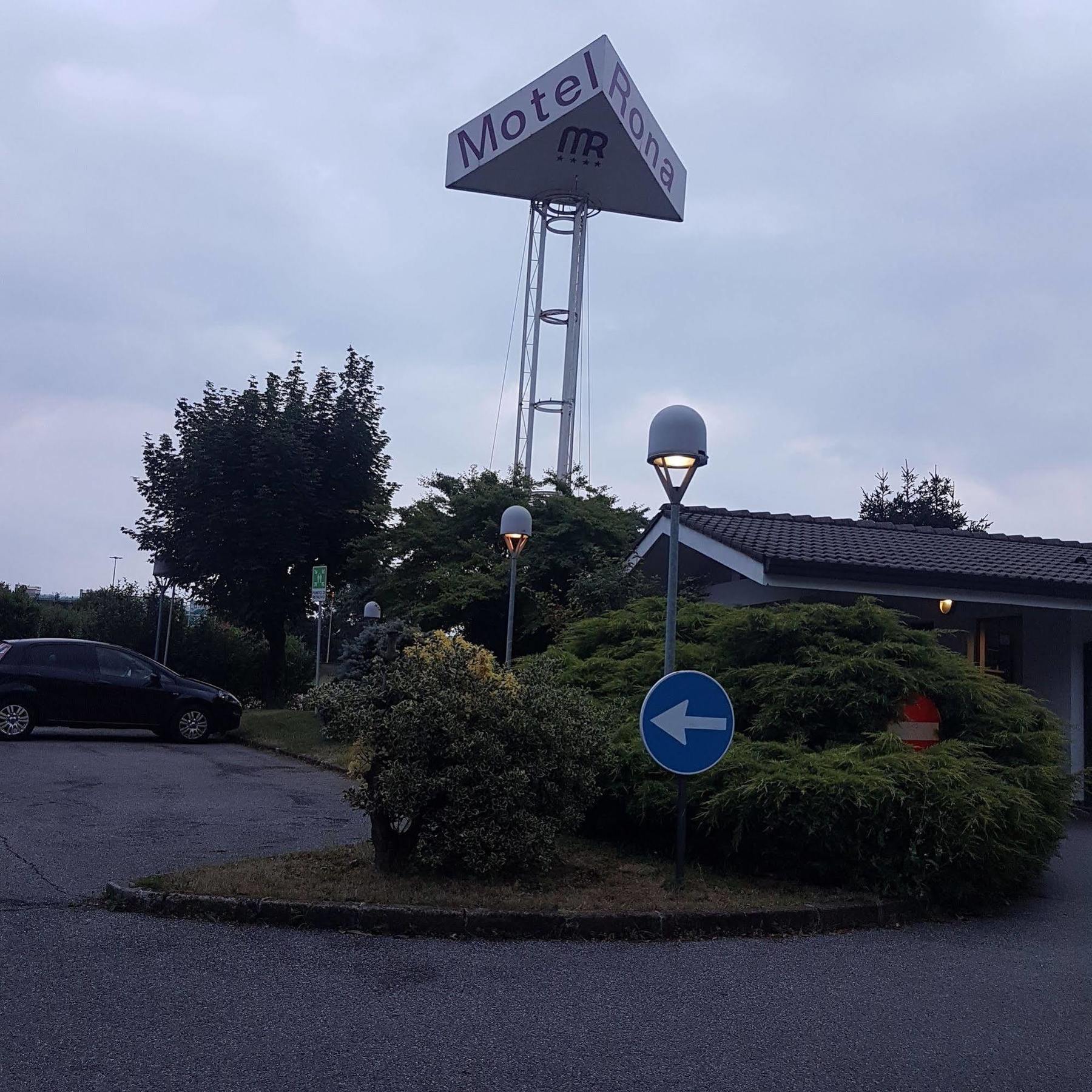 Caponago Motel Rona מראה חיצוני תמונה